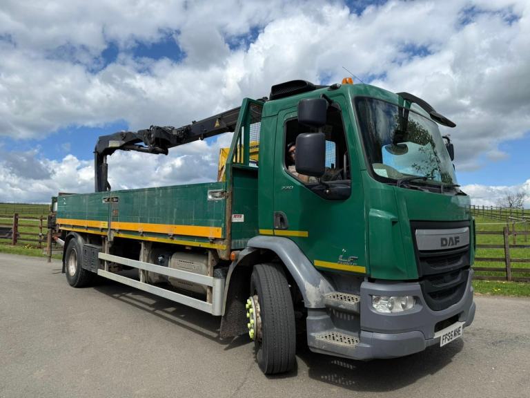 2015 DAF LF 55.220 18T DROPSIDE WITH HMF 1210 CRANE