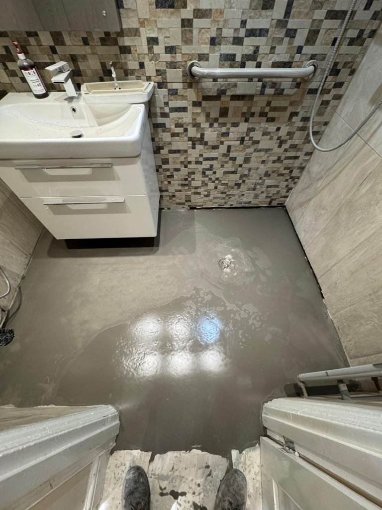 PLUMBER, TILER AND HANDMAN 