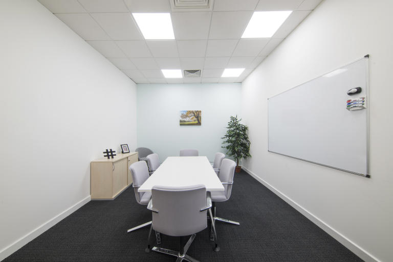 Manchester - M202YY \ Upgrade to a Larger Office for Up to 15 Desks