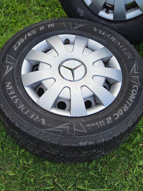 4 Vredestein Comtrac 2 All Season TyreThe tyre is a 235/65 R16C Vredestein Comtrac 2 All Season+