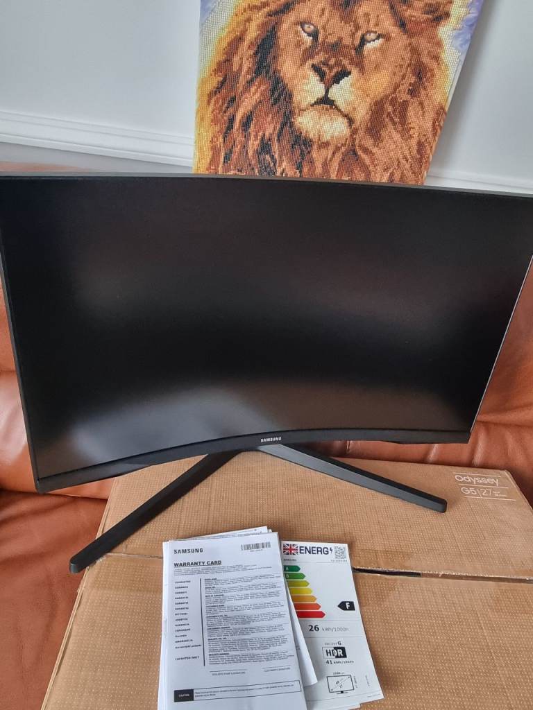 Odyssey curved 27ich Quad Hd 165hz /1ms refresh rate.