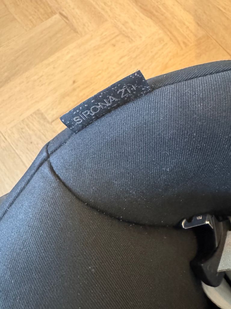 Cybex Sirona Z i-Size Car Seat + Base (Black)