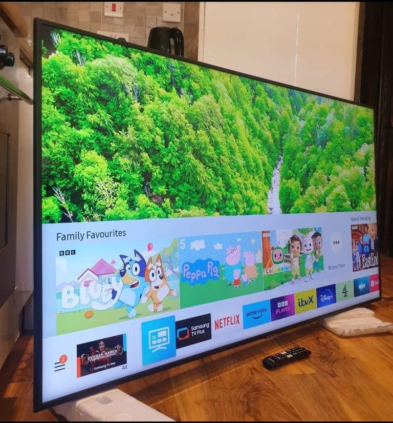50"samsung 4k crystal uhd Smart TV – mint Condition