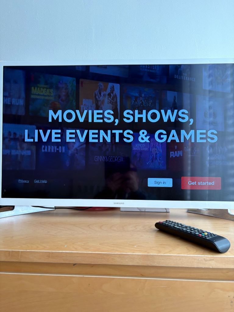 Samsung 32” Smart TV