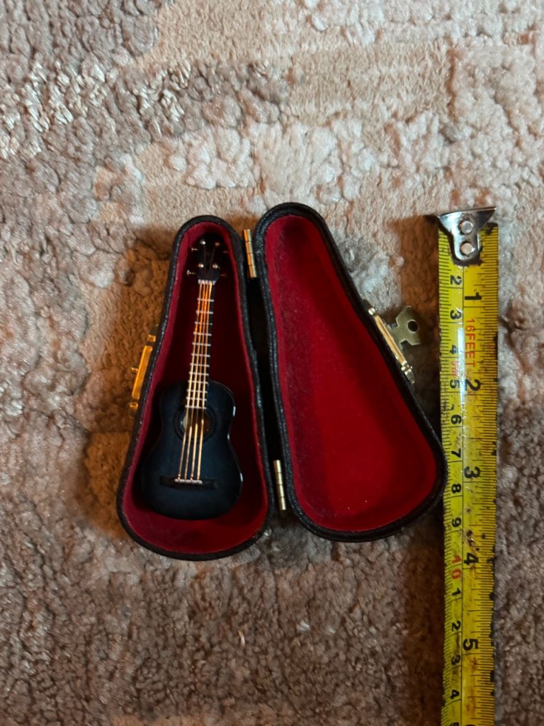 Tiny acoustic guitar 