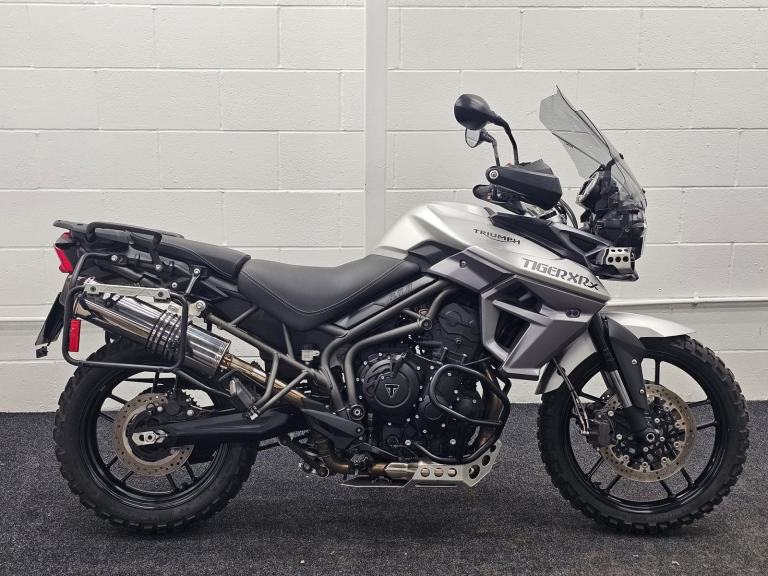 TRIUMPH TIGER 800 XRX LOW ** BEOWULF EXHAUST - ENGINE BARS - 12 MONTHS MOT **