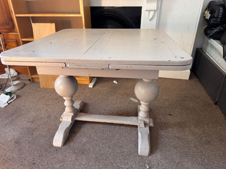 Victorian extendable table 