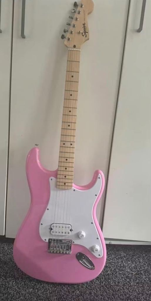 Squier Stratocaster Guitar Pink – Good Condition