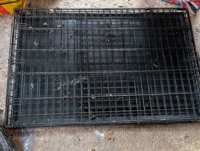 Medium dog crate 
