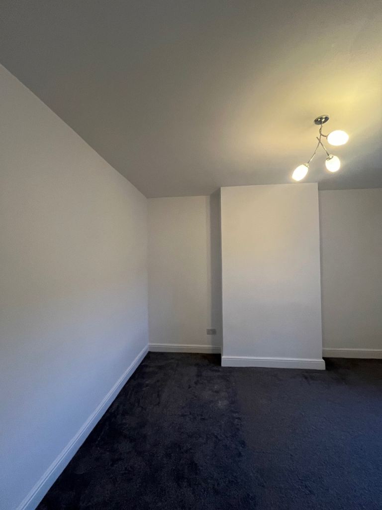 2 Bedroom House To LET LS11 🏡