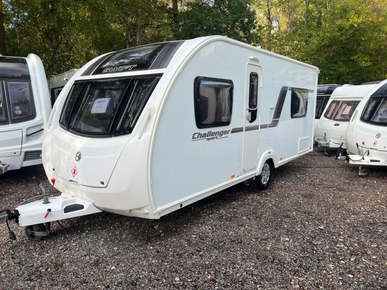 SWIFT CHALLENGER SPORT 514 - 2012 - 4 BERTH - MOTOR MOVER - FIXED DOUBLE BED