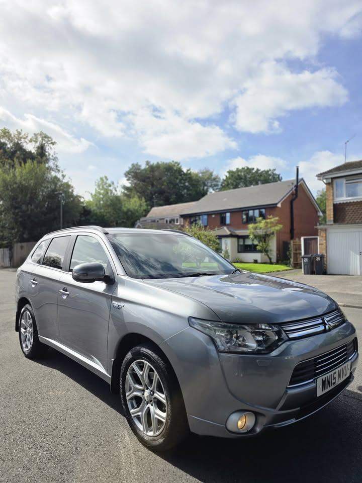 MITSUBISHI OUTLANDER PHEV GX4h 4WD AUTO – £8,250