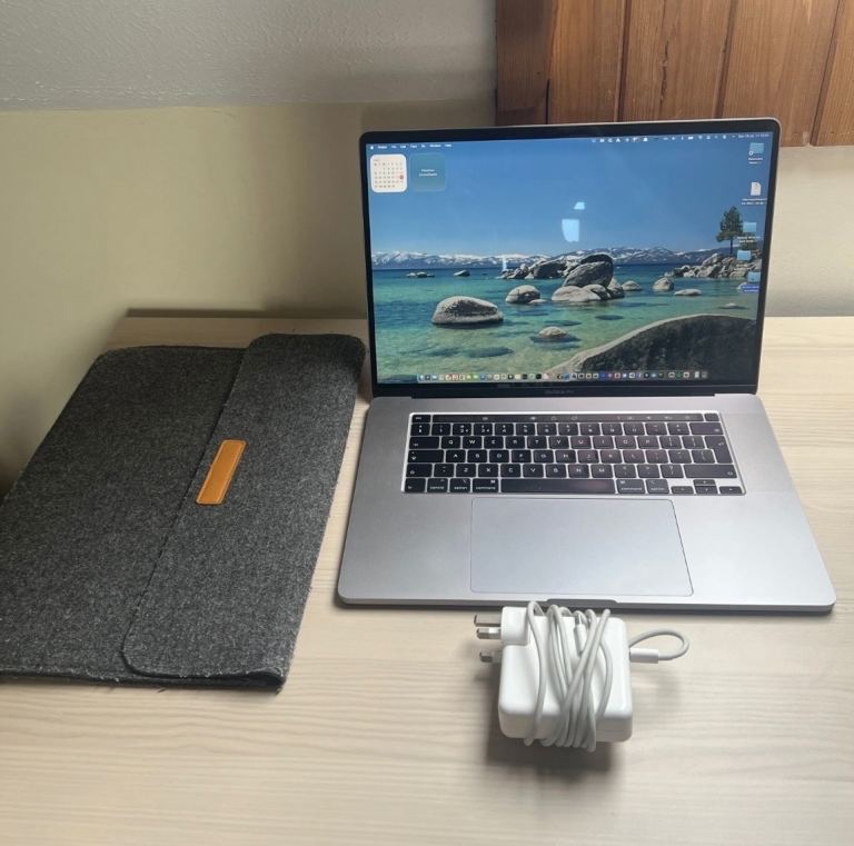 Apple MacBook Pro 2019 16inch Intel i9 2.3 Ghz 16GB RAM 1TB SSD Radeon 5500M 