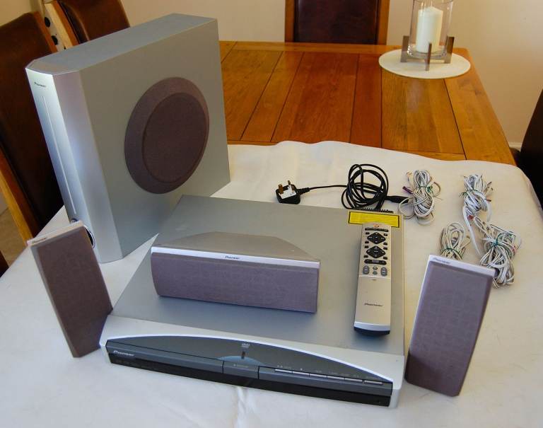 Pioneer XV-DV 313 DVD/CD Receiver 160W. with 4 speakers.