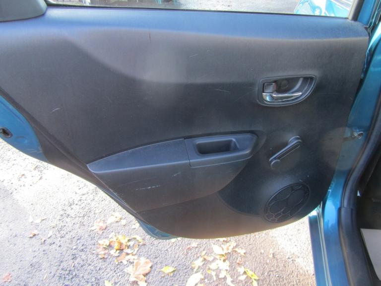 TOYOTA YARIS 1.3 Dual VVT-i TR 2012