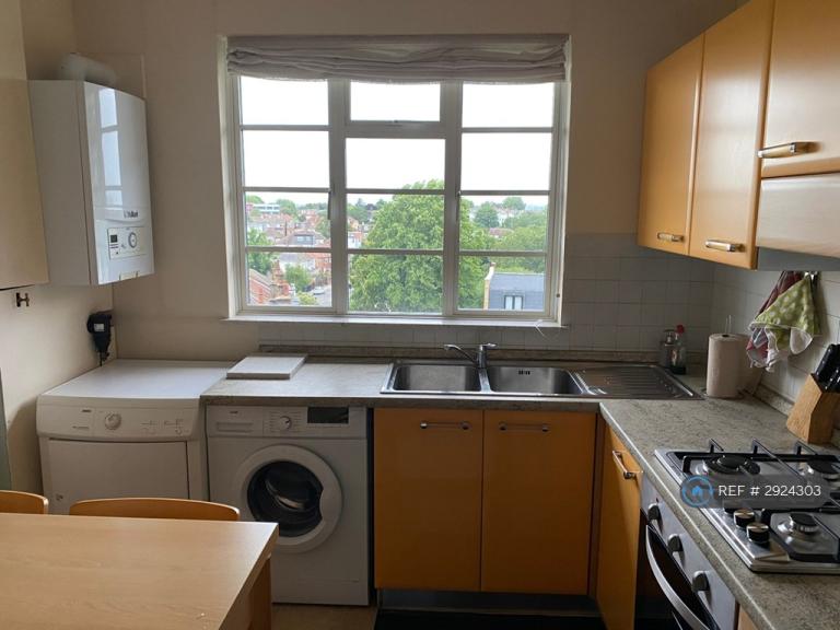 1 bedroom in Glyn Court, London, SW16 (#2924303)