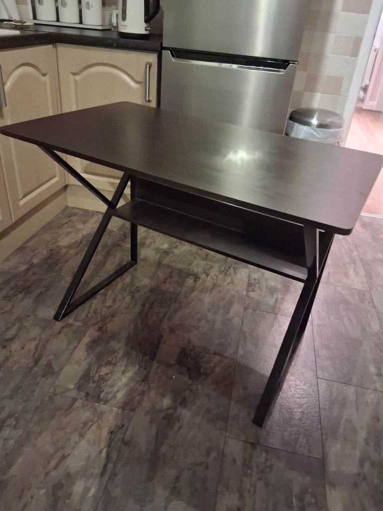 Black gaming table/desk
