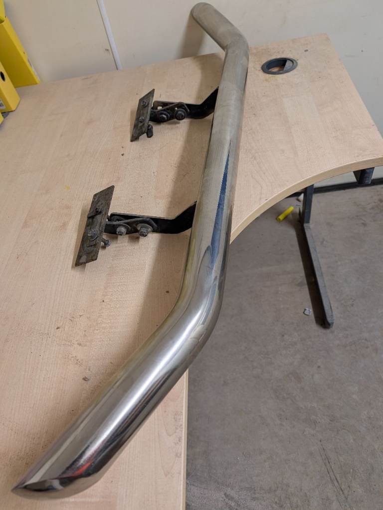Front bull bar