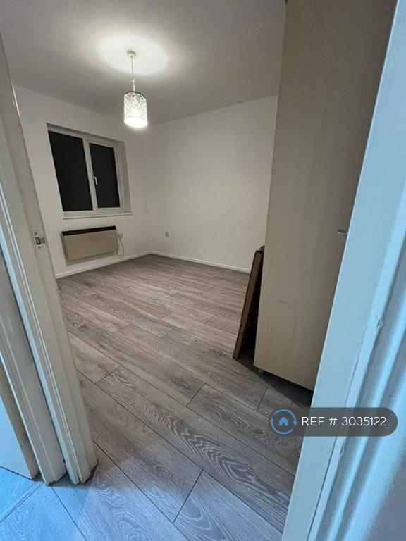 1 bedroom flat in Bracknell, Bracknell, RG12 (1 bed) (#3035122)