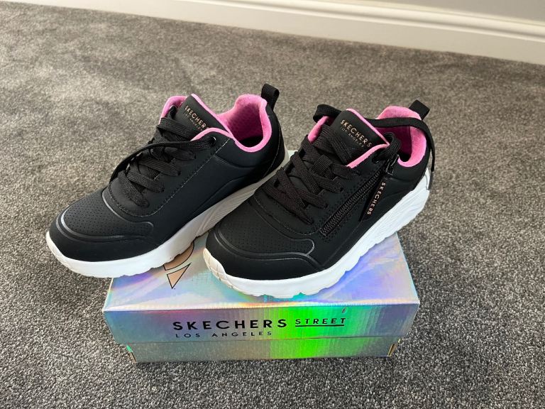 Skecher Trainers - Black & Pink, UK 1.5 (34)