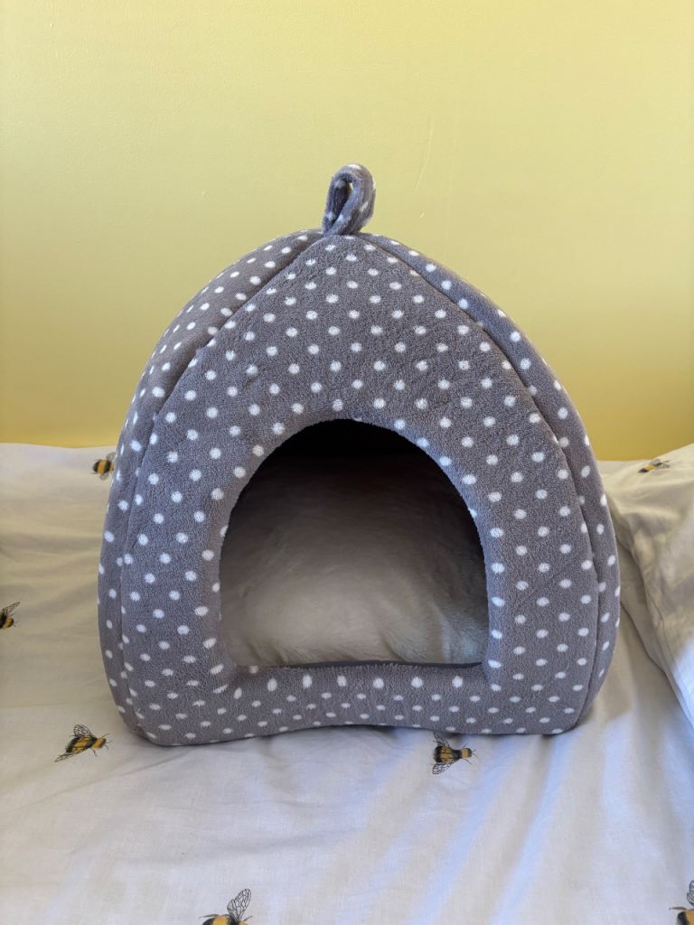 Small pet bed