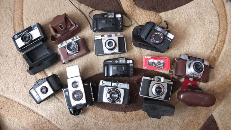 Twelve vintage film cameras UNTESTED No postage