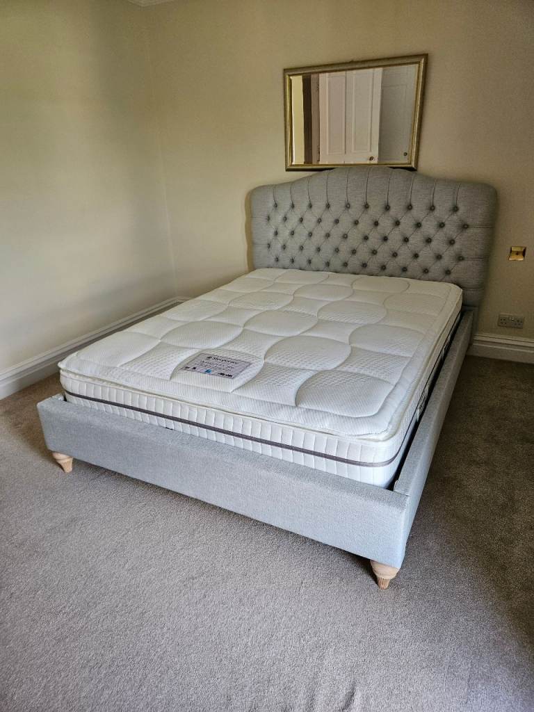 Sueno Churchill Chesterfield King Size Bed – Brand New
