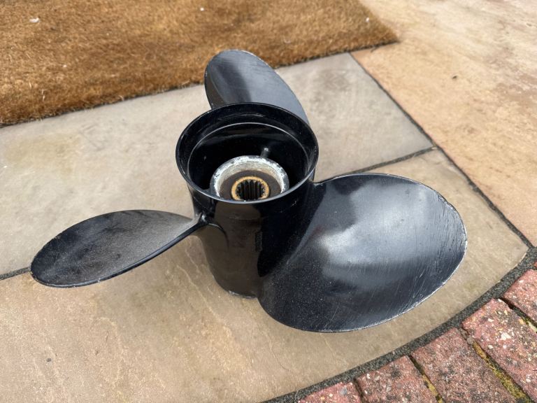 Genuine Suzuki outboard 19P Propeller boat