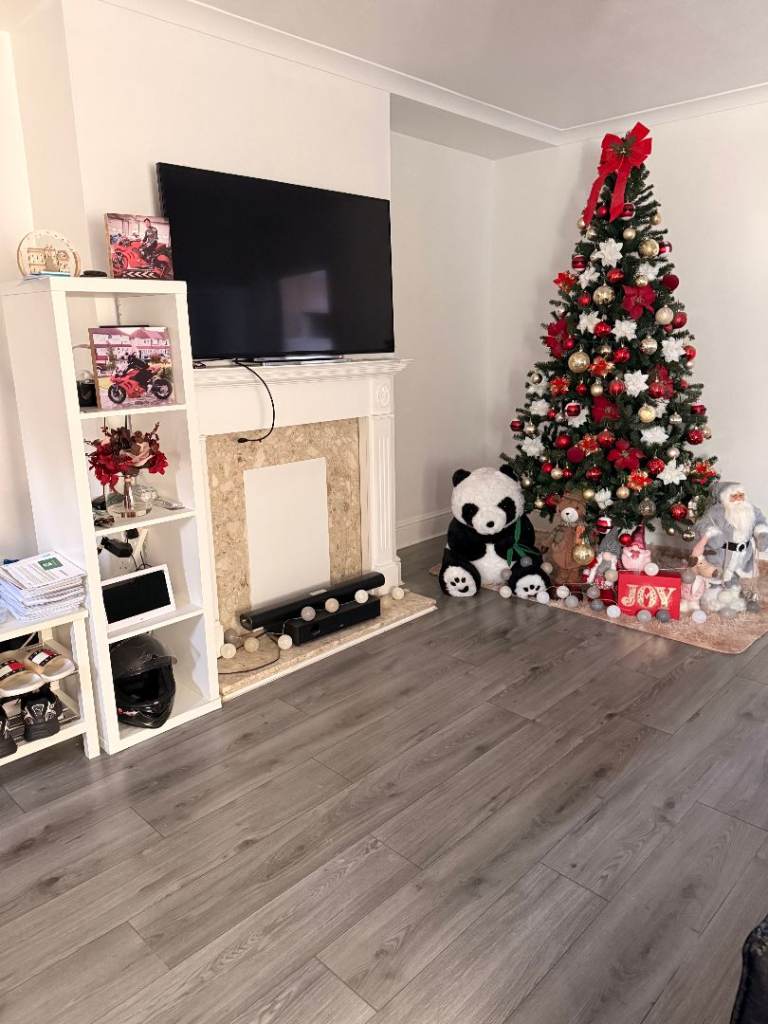 Single Room 10 Minutes from BrimsDown Train Station Enfield Lock