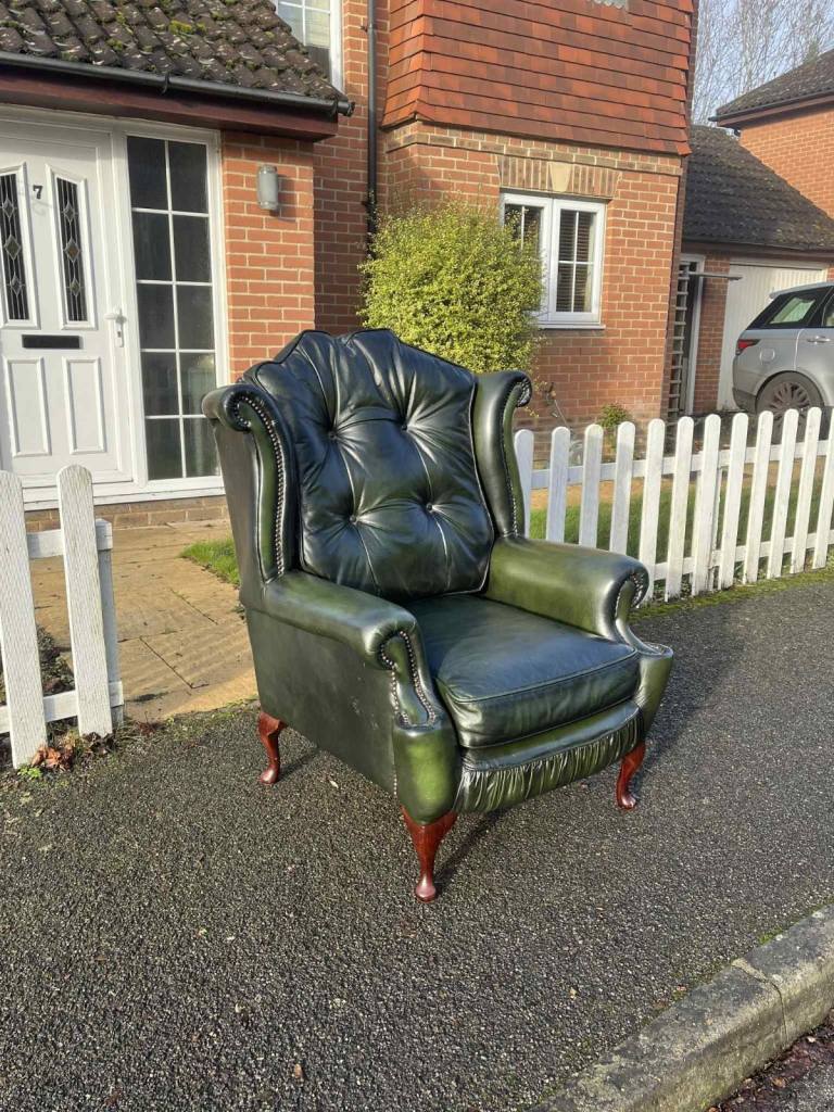 Lovely Dark Green Leather Chesterfield Queen Anne Wing Back Chair
