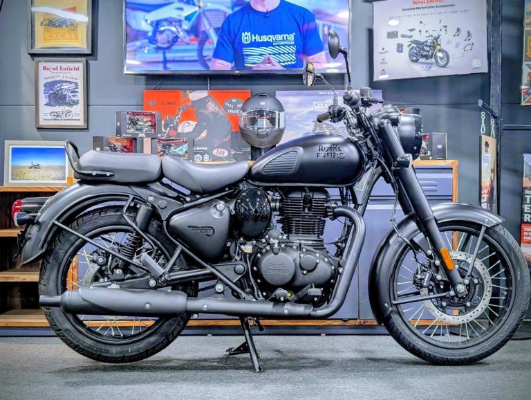 2026 ROYAL ENFIELD CLASSIC 350 in Stealth Black