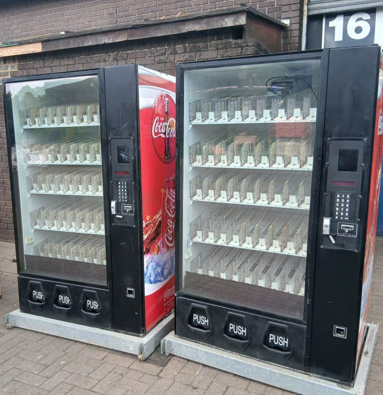 2x vending Machine , 45 can capecity, good condition to clear, brand dixi narco