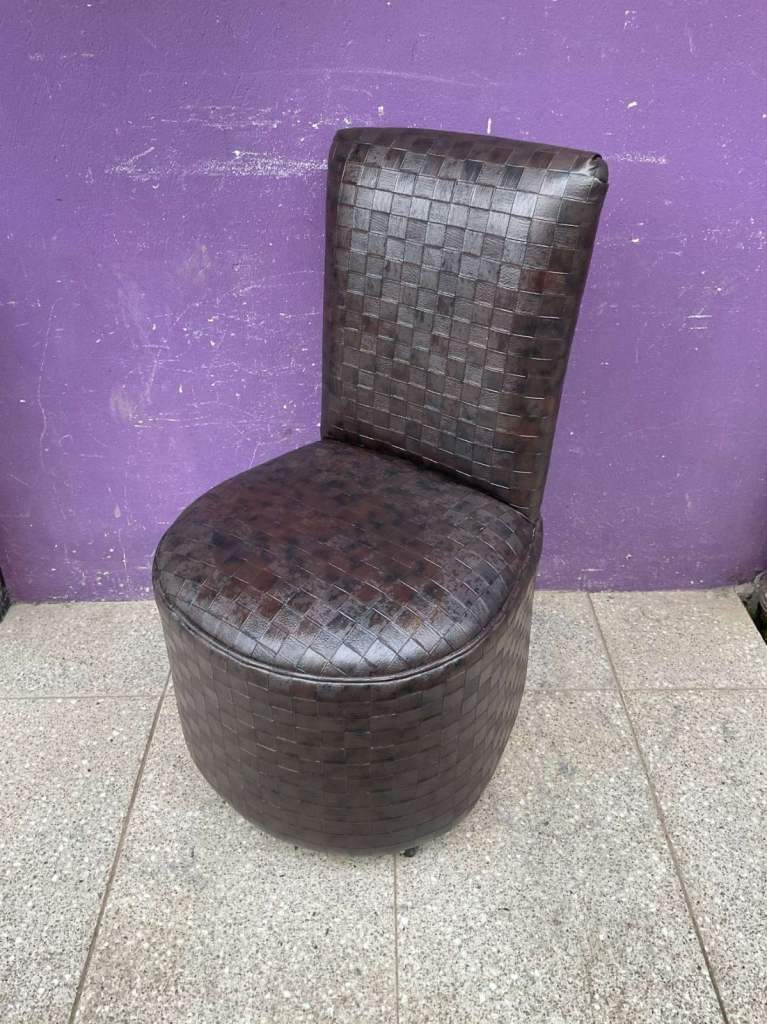 Occasional brown leather chair (4719)