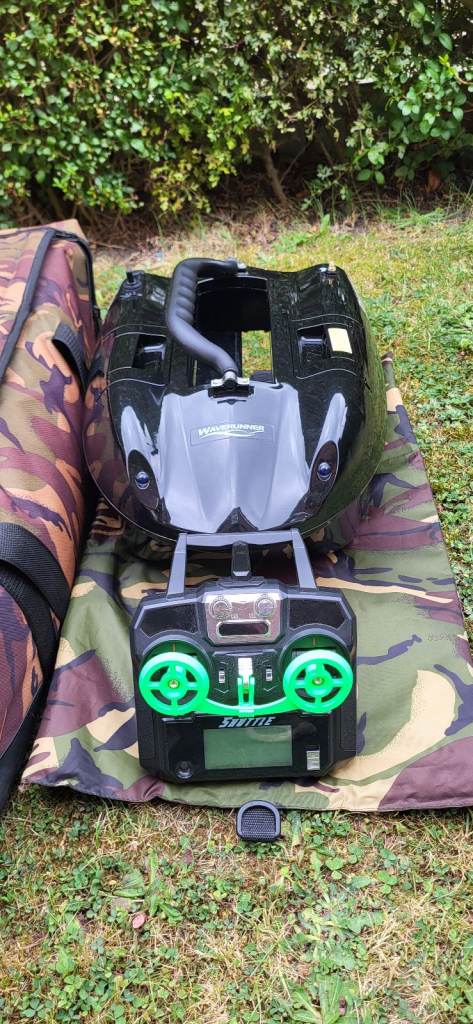 Waverunner shuttle bait boat 