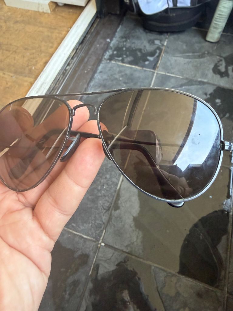 Vintage Ray-Ban Aviator Sunglasses – Black Frame, Brown Lenses + Case