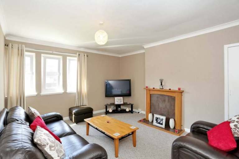 Large 2 Bedroom Flat - Provost Watt Drive, Kincorth