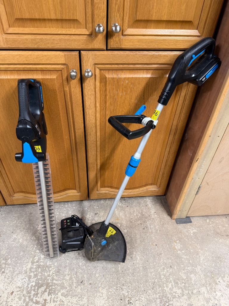 *SOLD* Hedge Trimmer & Grass Strimmer 18v