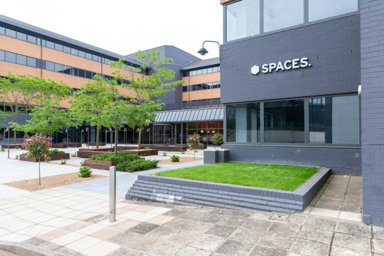 Hemel Hempstead - HP27TG \ All-Inclusive Office Space for 2 Workstations