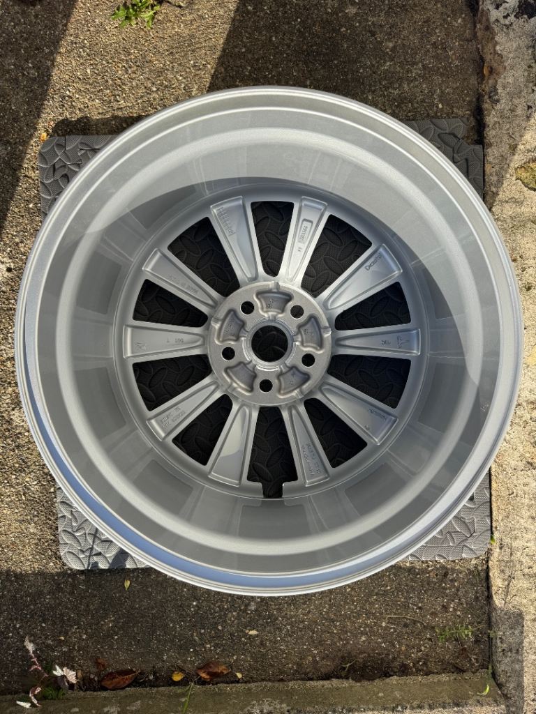 Tesla Model 3 Stiletto alloy wheel 19”