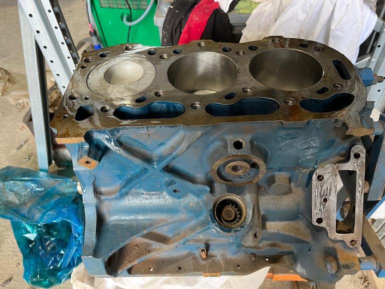 Short engine block suitable for a Ford 4000, 4600, 4610 tractor. Agricultural parts and equipment