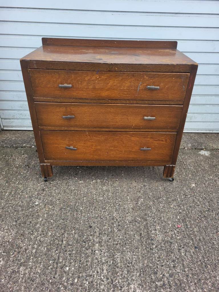 Oak chest of drawers 