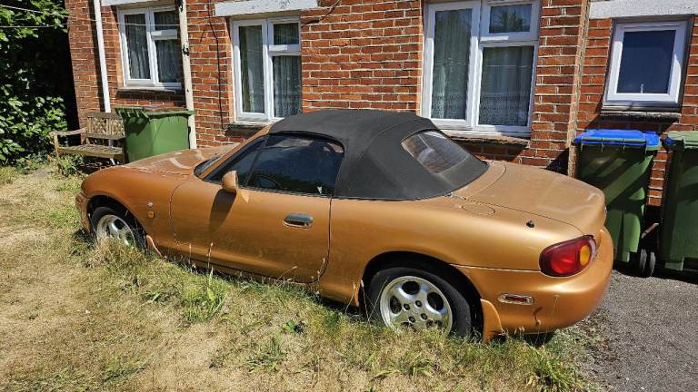 Mazda MX-5 1998 1.6  - Spares or repairs doesnt run. Low mileage. 