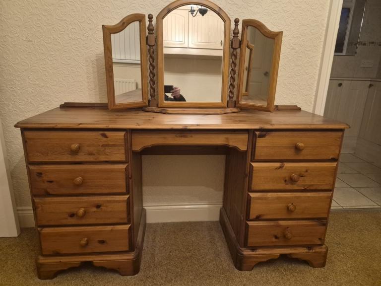 Dressing table