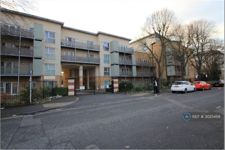 2 bedroom flat in Smoothfields Court, Hounslow, TW3 (2 bed) (#3025459)