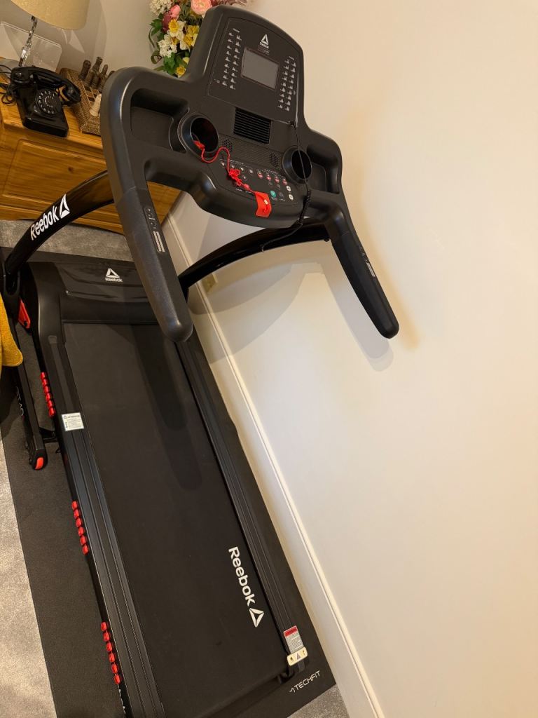 Reebok GT40z Folding Smart Treadmill - Black, As Good As New