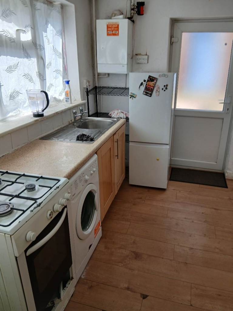 3 BEDROOMS SEMI-DETACHED HOUSE 