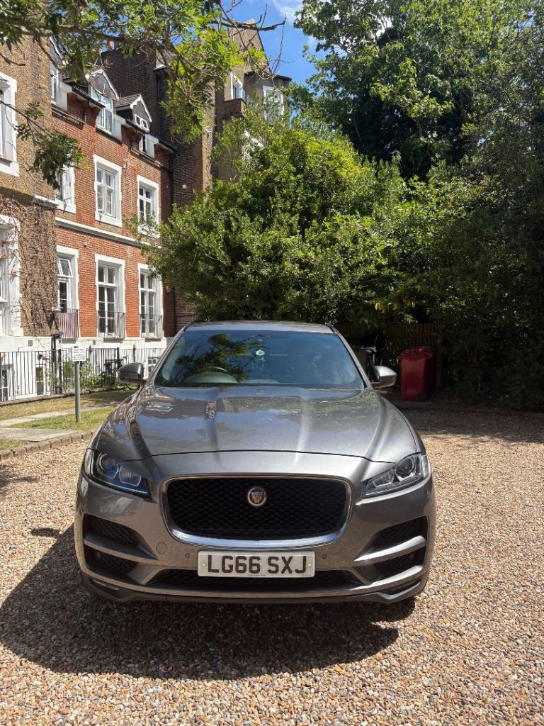 2016 Jaguar F Pace - Full service history