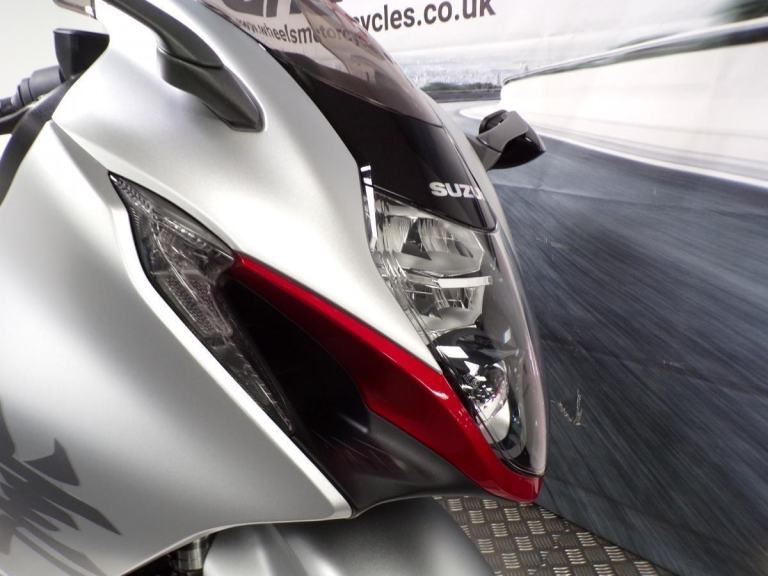 2021 SUZUKI GSX1300R HAYABUSA - 4001 MILES ONLY