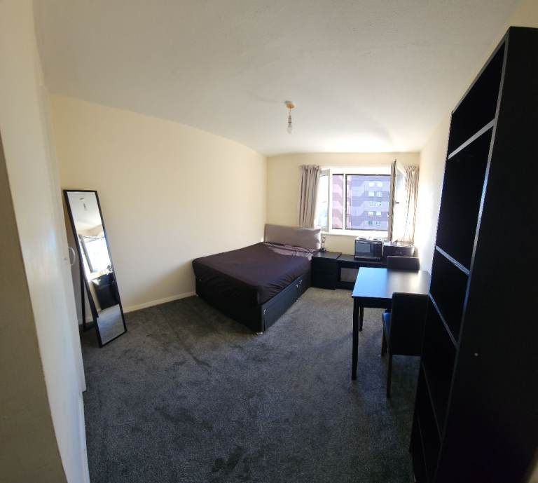 Spacious, quiet, bright room. All bills included