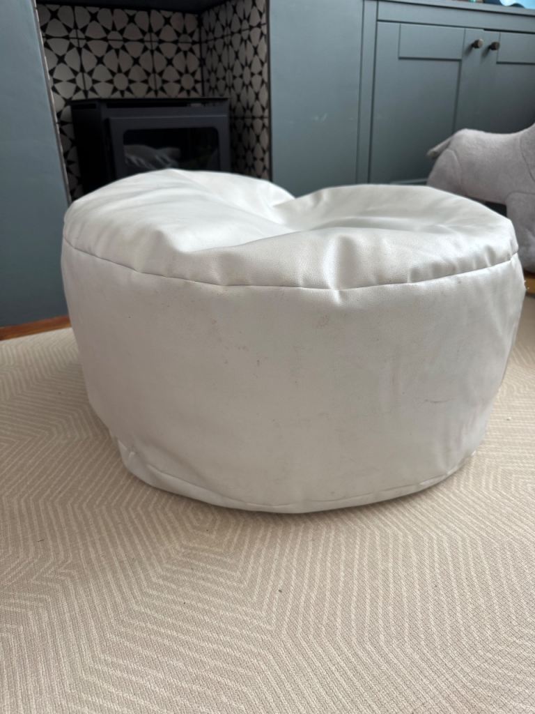 newborn posing photography beanbag 